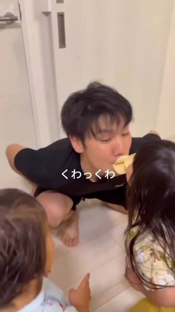 くちばしをくっつけます