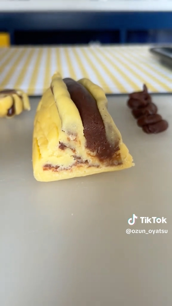 包丁でカットしたら、マーブル模様のような断面がお目見え