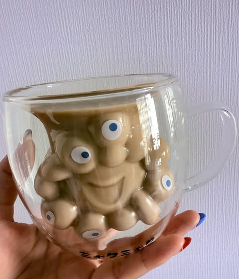 カフェオレを注いだマイルドミャクミャク