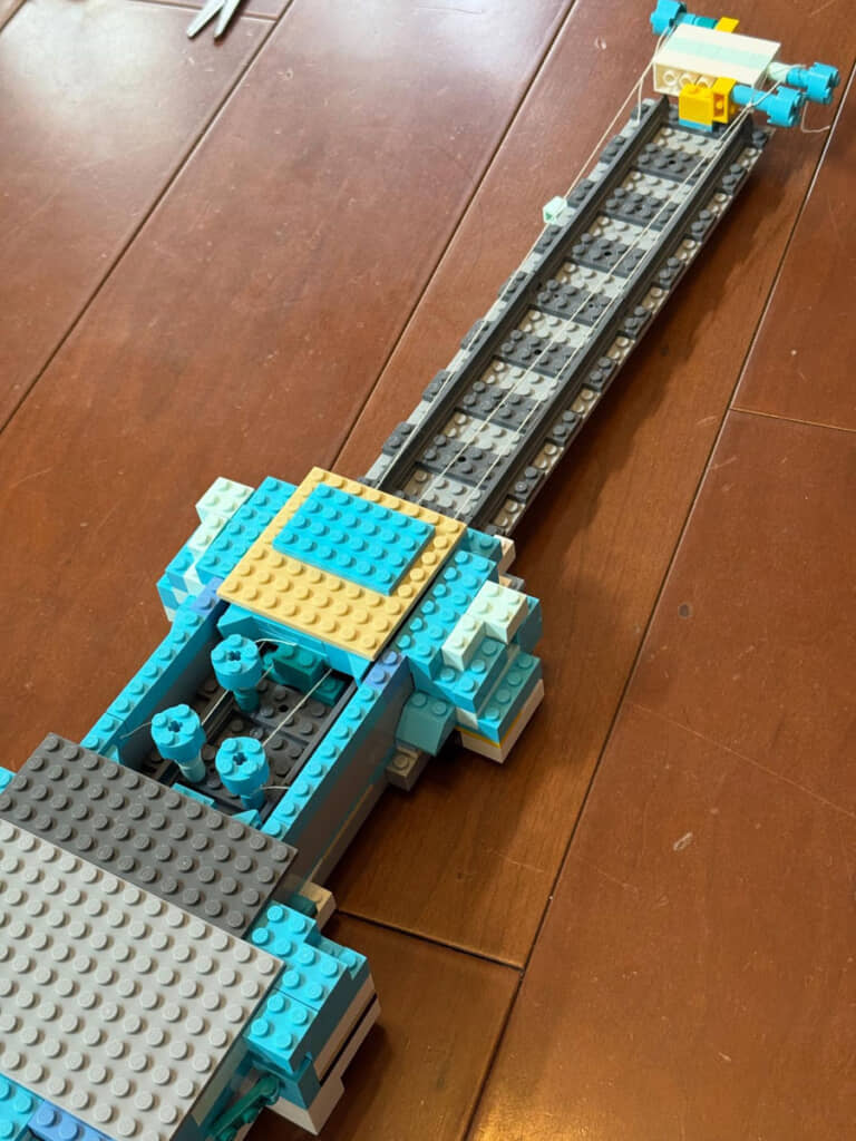 小3男子がレゴで作ったギター。差し色かわいっ