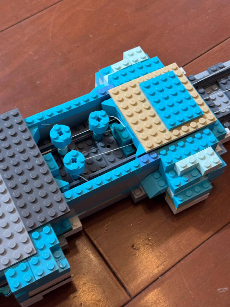 弦は筐体の内側で巻き取っている