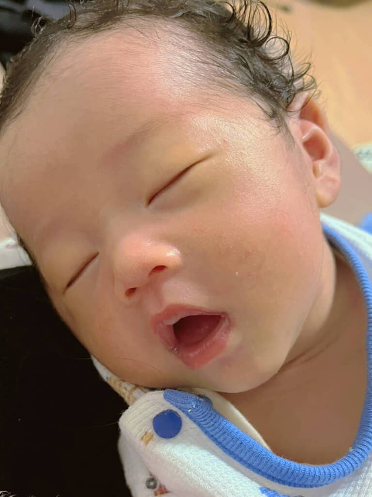 毛先がくるんくるんに……!?