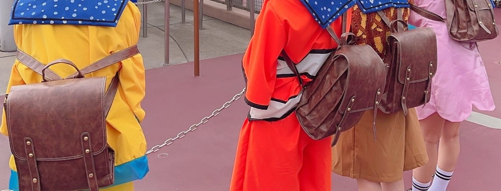 仮装してディズニーに向かった4人→建物を目にした瞬間……「か、かなしい……」　まさかの光景に共感の声（1/3） | ディズニー ねとらぼ