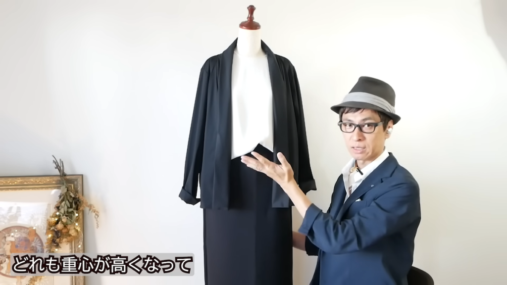 ロングカーディガンを羽織るスタイルも紹介