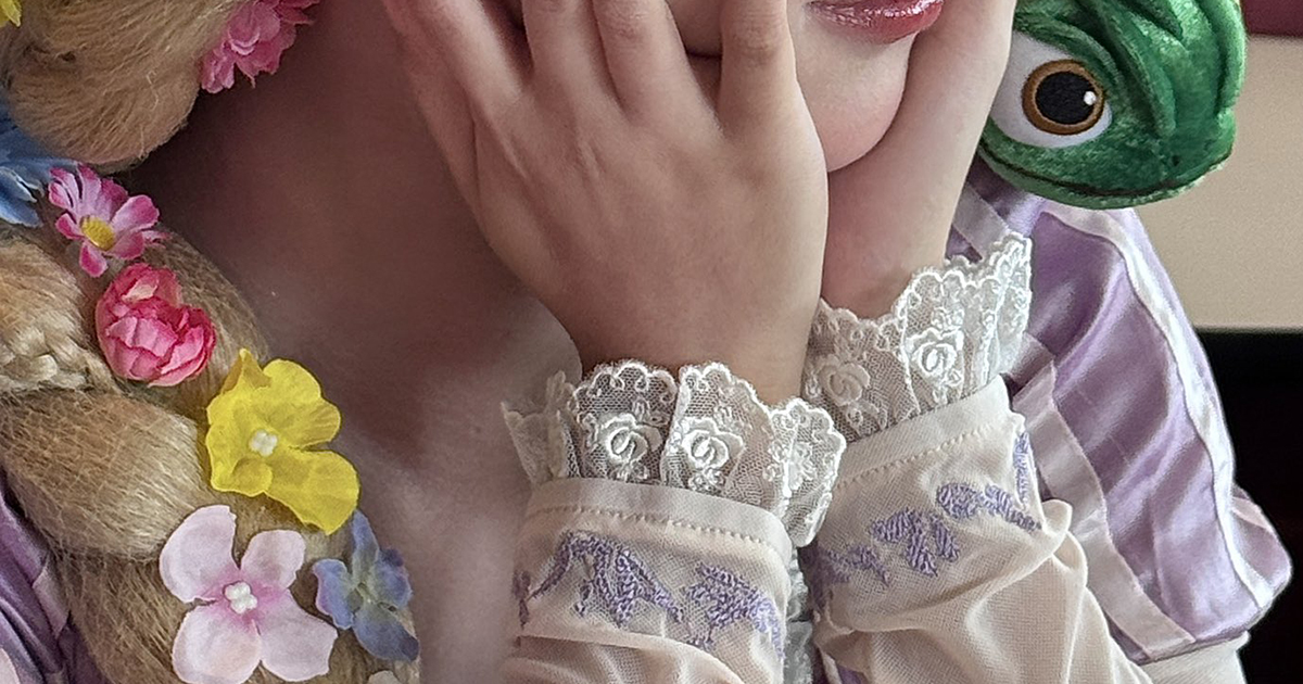 長年コンプレックスだった“生まれつきのアザ”を生かして……　“ディズニー仮装”するコスプレイヤーに感動の声　「素敵な個性」「涙が出るほど愛おしい」（1/2） | ホビー ねとらぼ