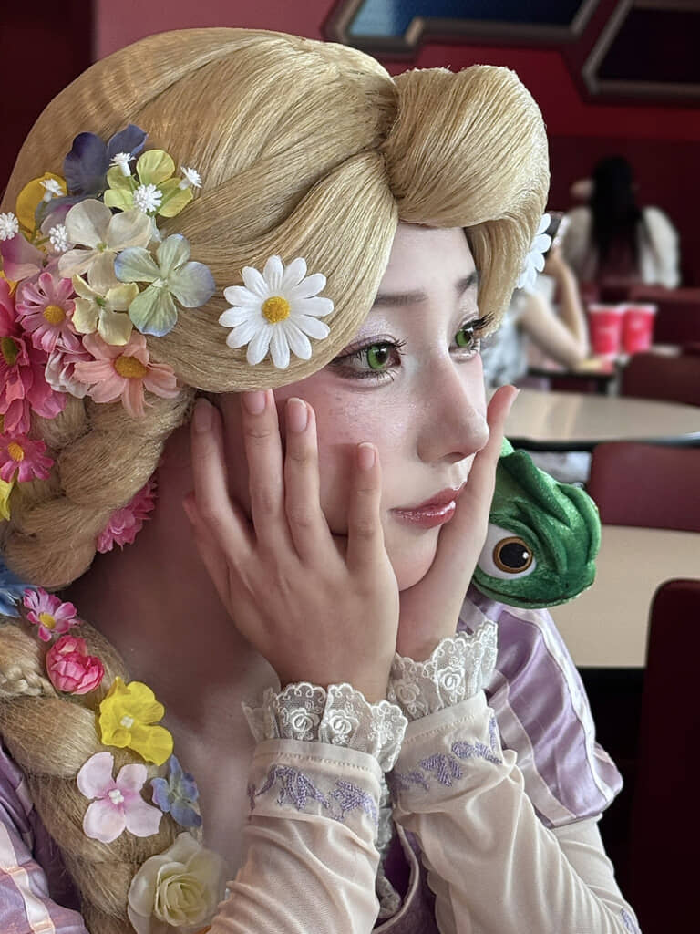 もともとの肌を生かしたラプンツェル仮装