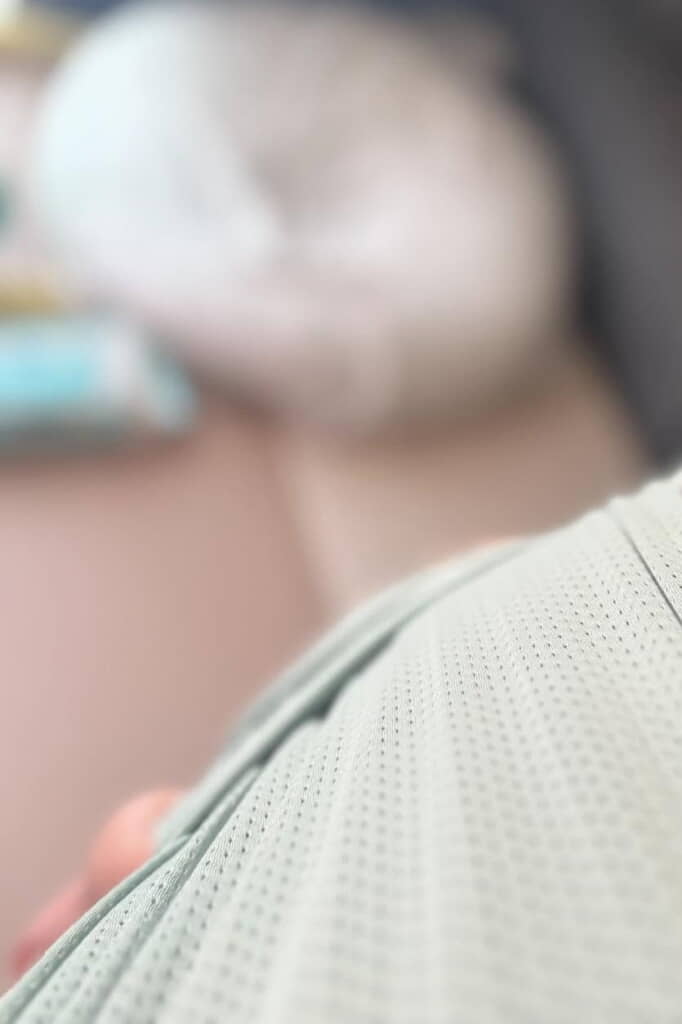 赤ちゃんを抱っこしていたmeiさん