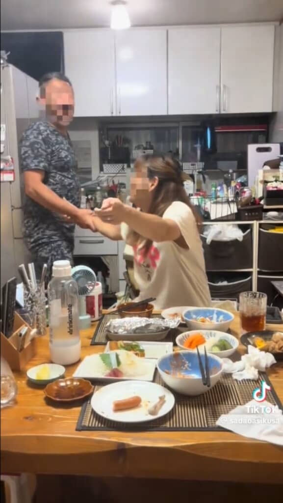 深夜に実家に帰ってきた息子