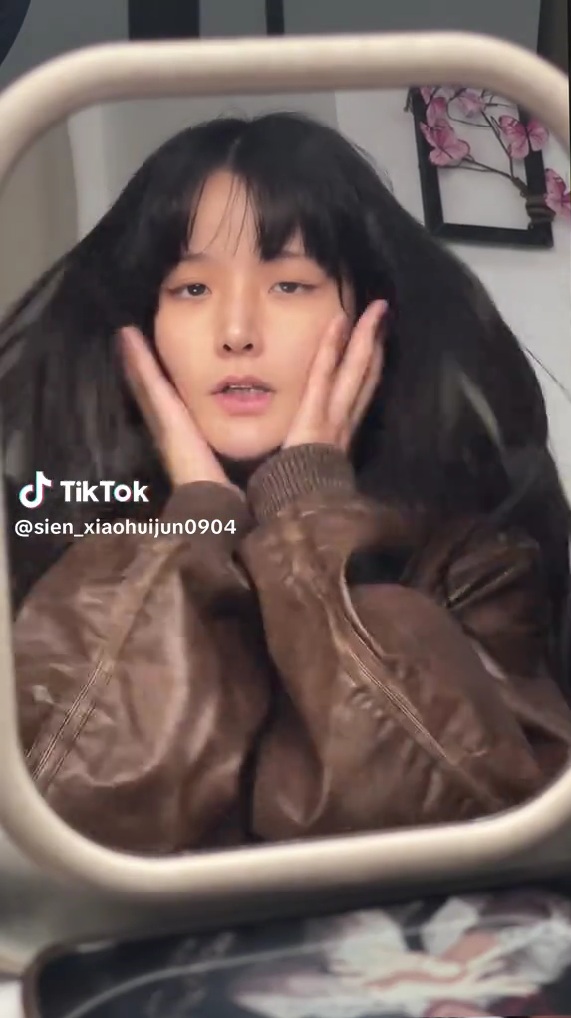 黒髪ロングの女性が『チェンソーマン』マキマのコスプレをすると……