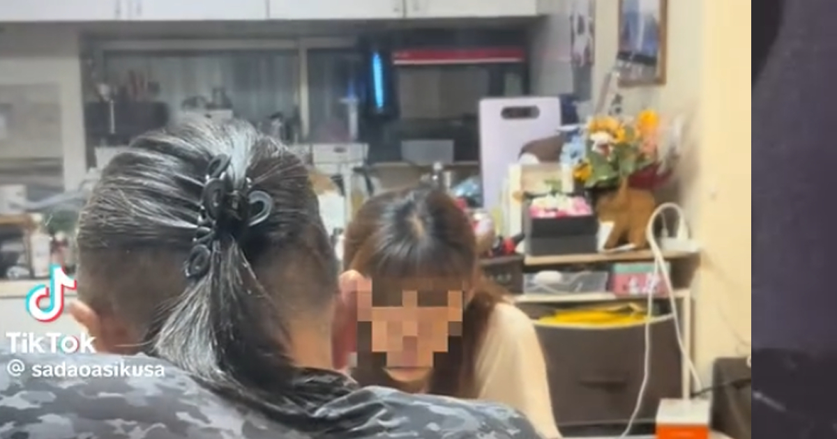 深夜、テーブルを囲む夫婦→妻がふとベランダを見ると……「うわあああ！！」　“まさかの来訪者”が280万再生（1/2） | ライフスタイル ねとらぼ