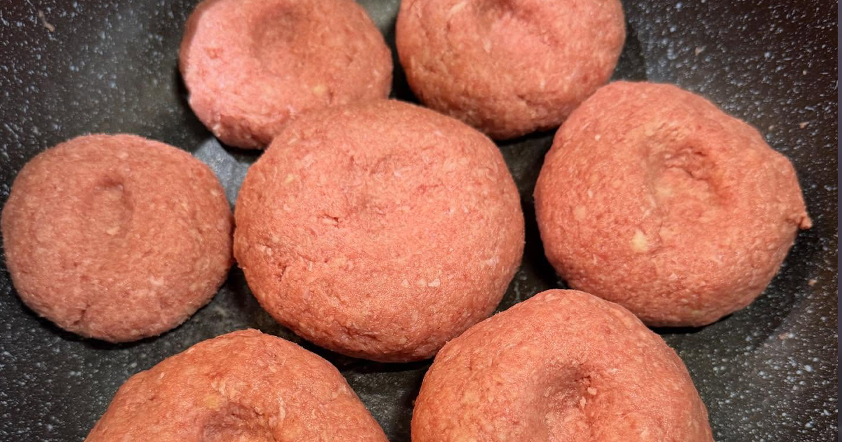 ハンバーグを「7個」作成→ふと、まな板を見ると……「ひーーーー」　“まさかの悲劇”に「残酷や」「自分を見ているよう」（1/2） | ライフスタイル ねとらぼ