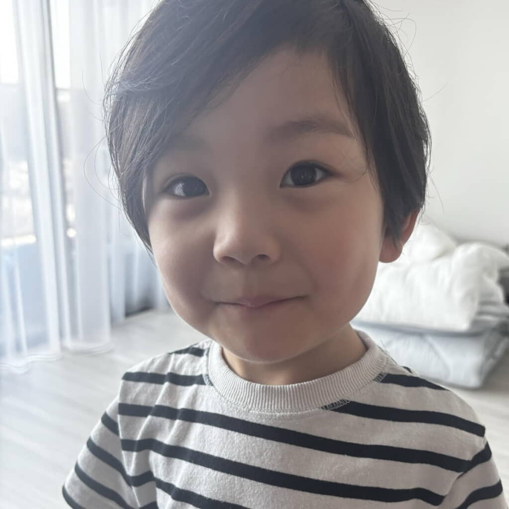 4歳の今では優しい雰囲気のすてきな男の子に成長しています