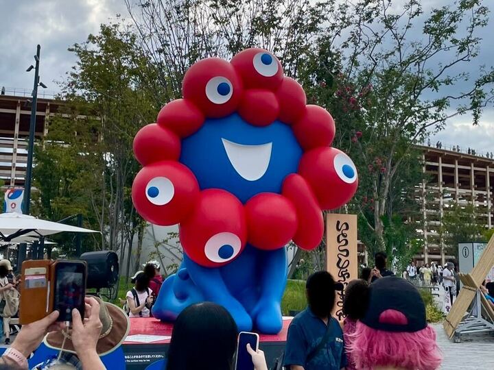 ミャクミャクかわいい…」 万博×アーバンリサーチの“総柄トート”が今