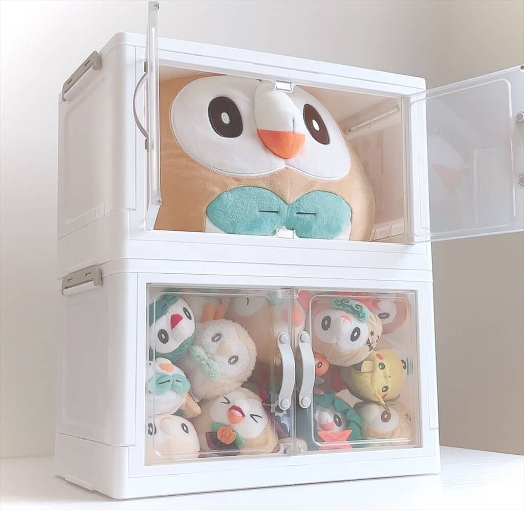 DAISO「ジョイントできる扉付折りたたみ収納ケース」にぬいぐるみを飾る推し活