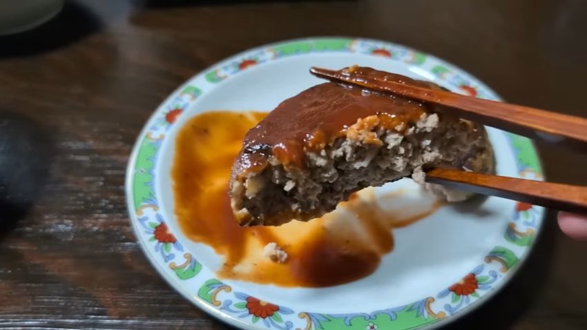 孫が作ったハンバーグの断面