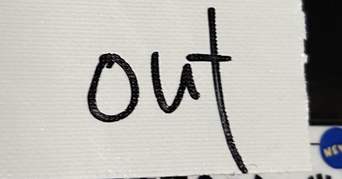 物販でグッズ完売→バイトが貼り紙をしたら……「笑い止まんねえよ」　“まさかのミス”に「あーらあーらあら」（1/2） | 音楽 ねとらぼ