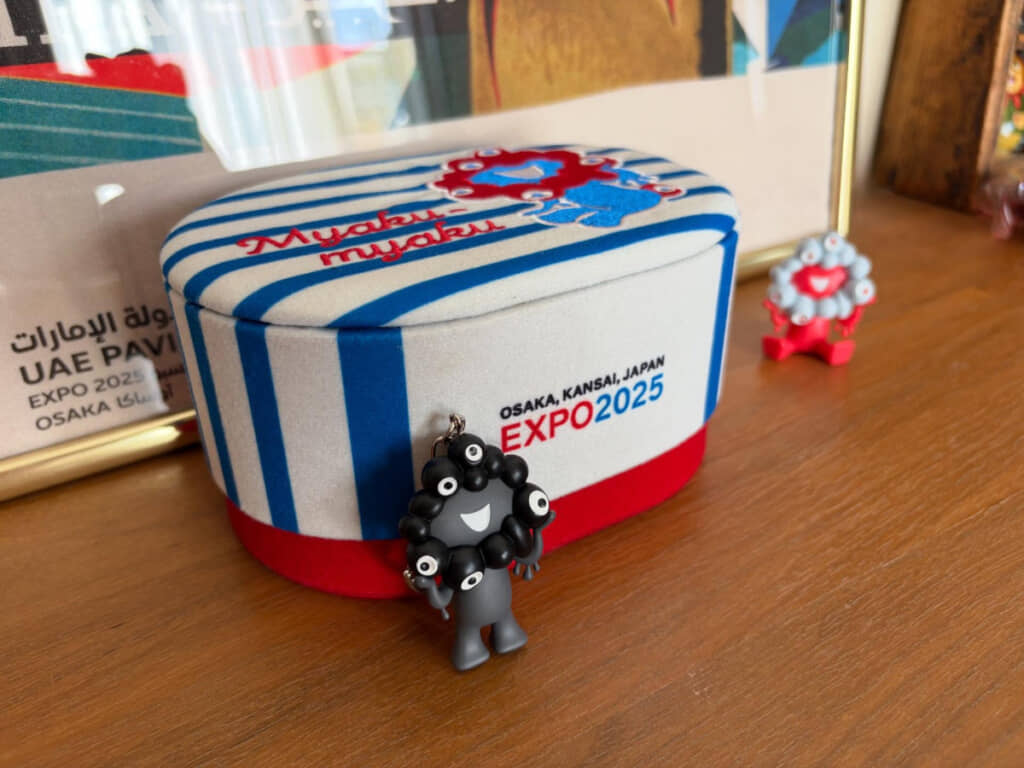 購入した「ミャクミャク フィナンシェボックス」の箱を開けたら……