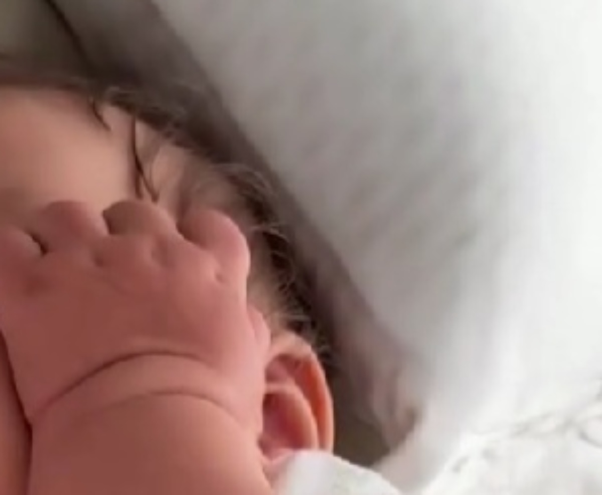 すやすや眠る赤ちゃんをふと見ると……“衝撃の寝顔”が1900万再生突破　「世界一おいしそう」「マシュマロだ」【海外】（1/3） | 育児 ねとらぼ