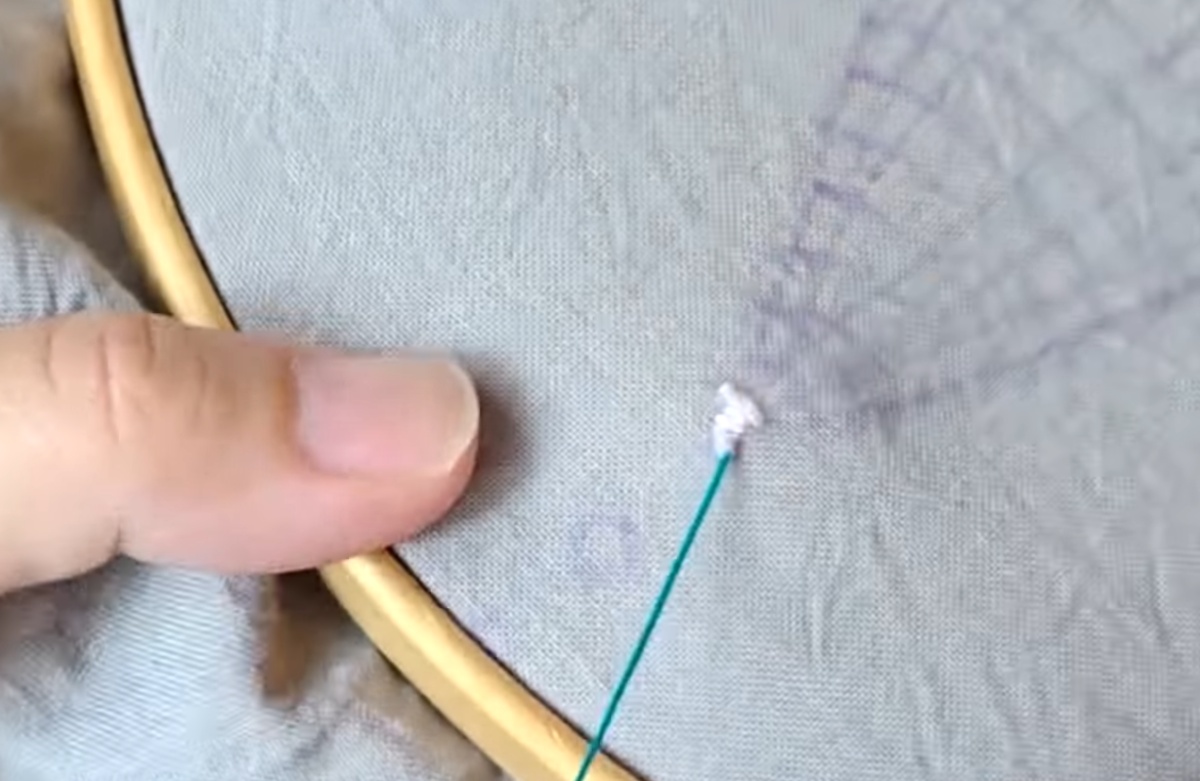 半端な長さの“残り糸”を集めてトートバッグに刺しゅうしていくと……　夢のような仕上がりに「とっても気に入った」「ためになる」（1/3） | ライフスタイル ねとらぼ