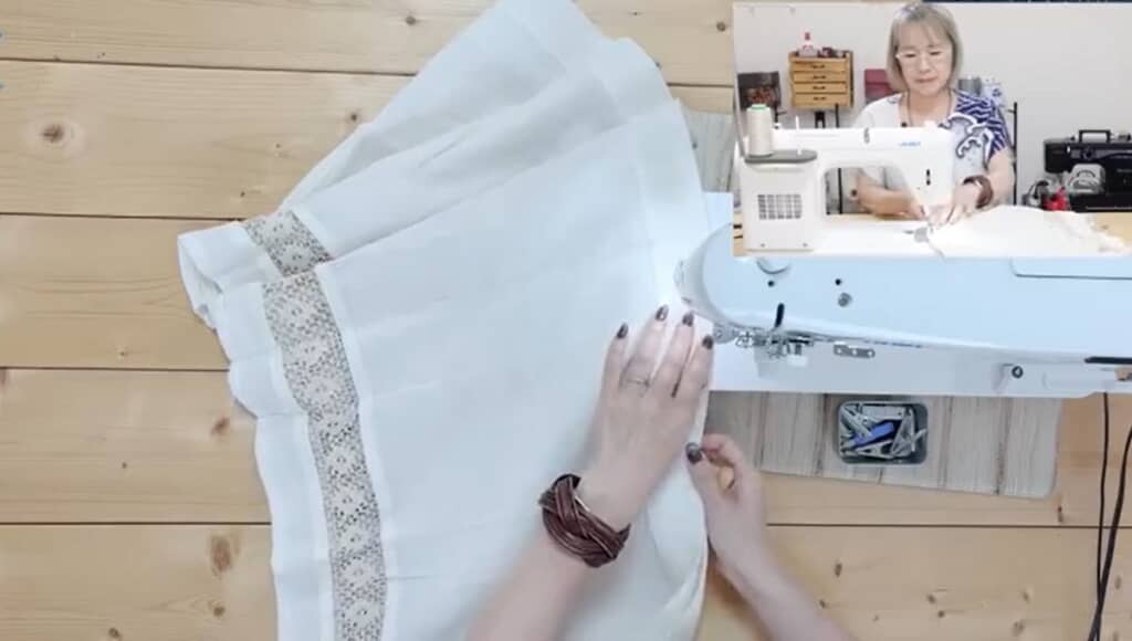 ミシンをかけます