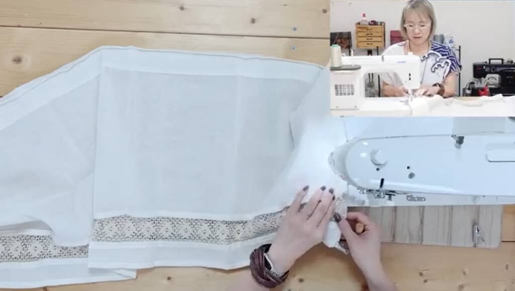 ミシンをかけます