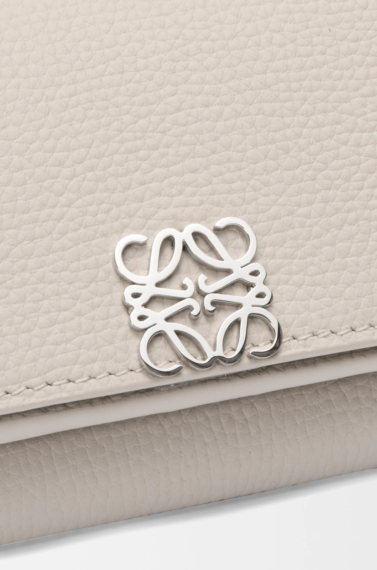 現行 未使用級✨ロエベ ペブル アナグラム 三つ折り財布 グレージュ シボ革 LOEWE（ロエベ） C821TR2X16 LOEWE 三つ折り財布 ANAGRAM TRIFOLD 6