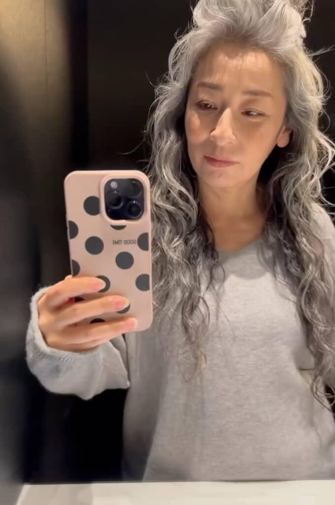 白髪もくせ毛も生かしたヘアスタイル