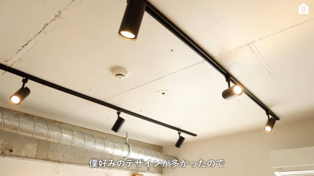 むき出しの配管や天井などが好みだったそう