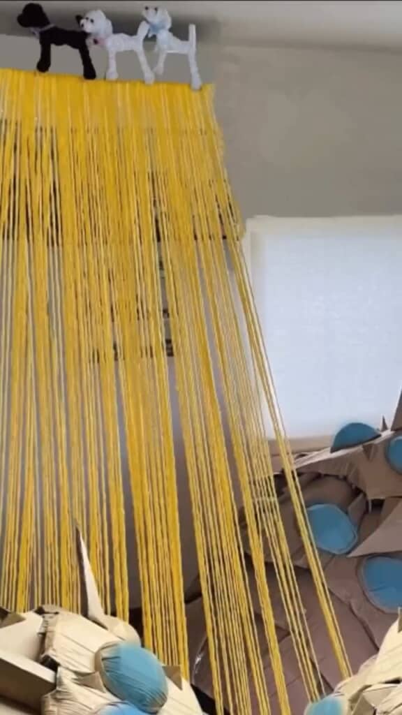 王蟲の触手を毛糸で作り、クライマックスを再現……って、どこか変だぞ？