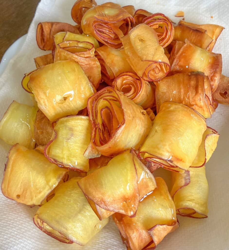 カリッと仕上がったサツマイモのおやつ（画像提供：岩崎ファームさん／@iwasakifarm）