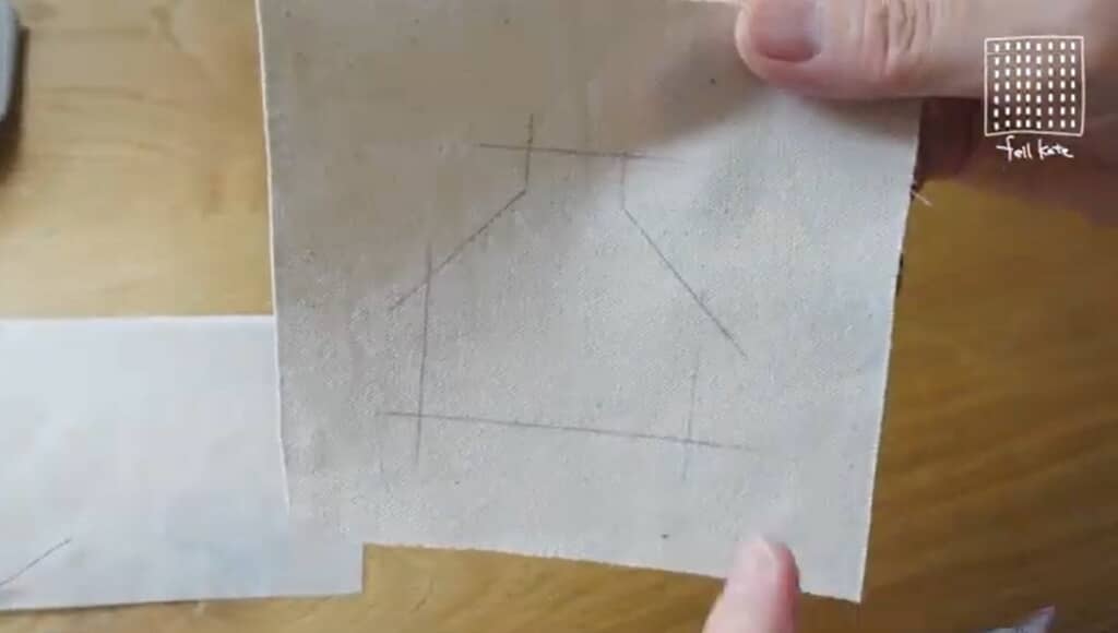 帆布に型紙を写してあります