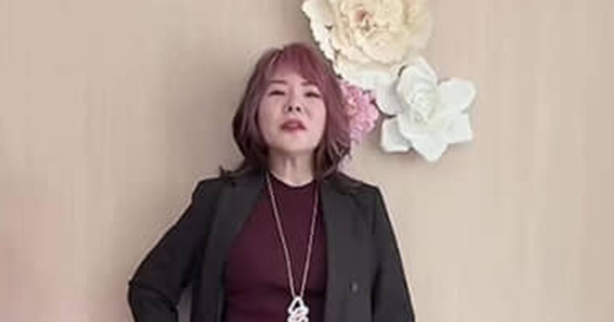 「意外にぽっちゃりさん細見え」　61歳61キロ女性の“ユニクロ秋コーデ”がすごい！　マネしたい着瘦せ術に「ポチっちゃいました」（1/2） | 女性 ねとらぼ