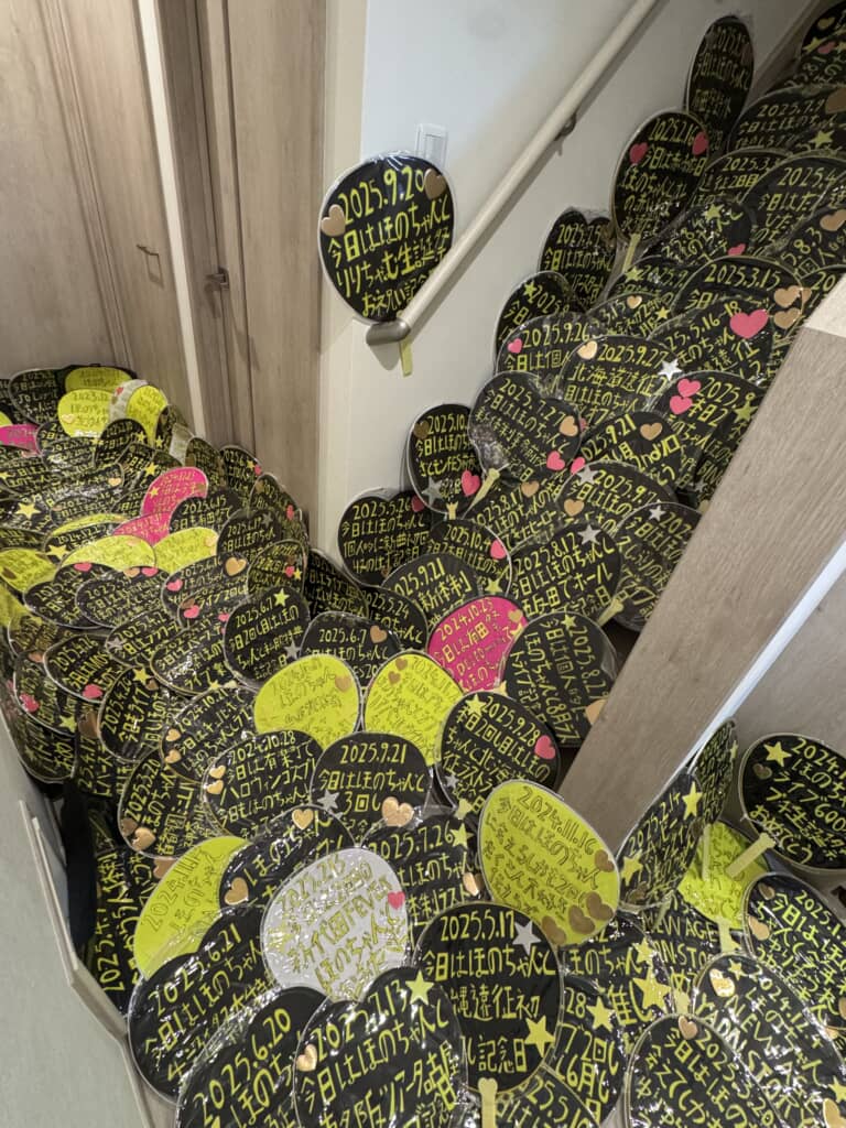 とんでもない量のうちわ