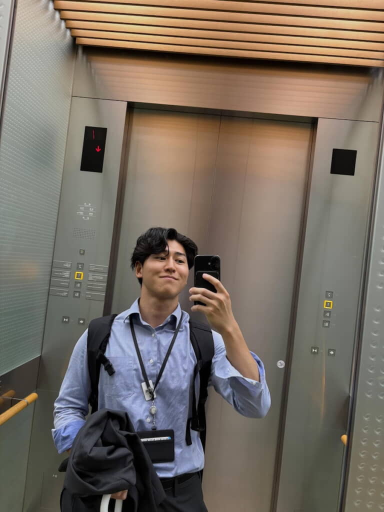 爽やかなサラリーマン姿
