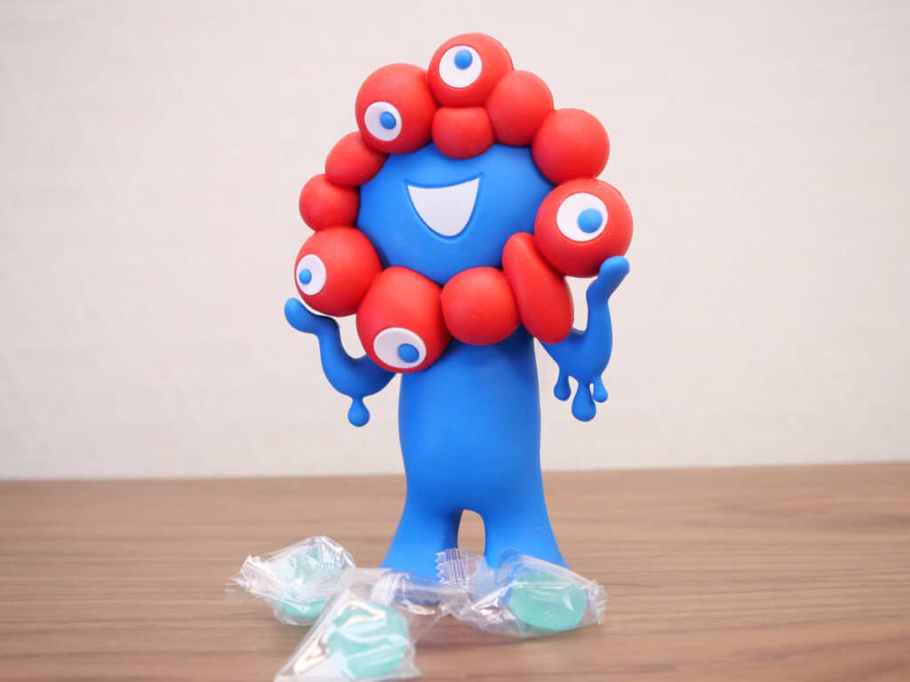 フィギュアとしても楽しめる、ミャクミャクのキャンディ入りポーチ