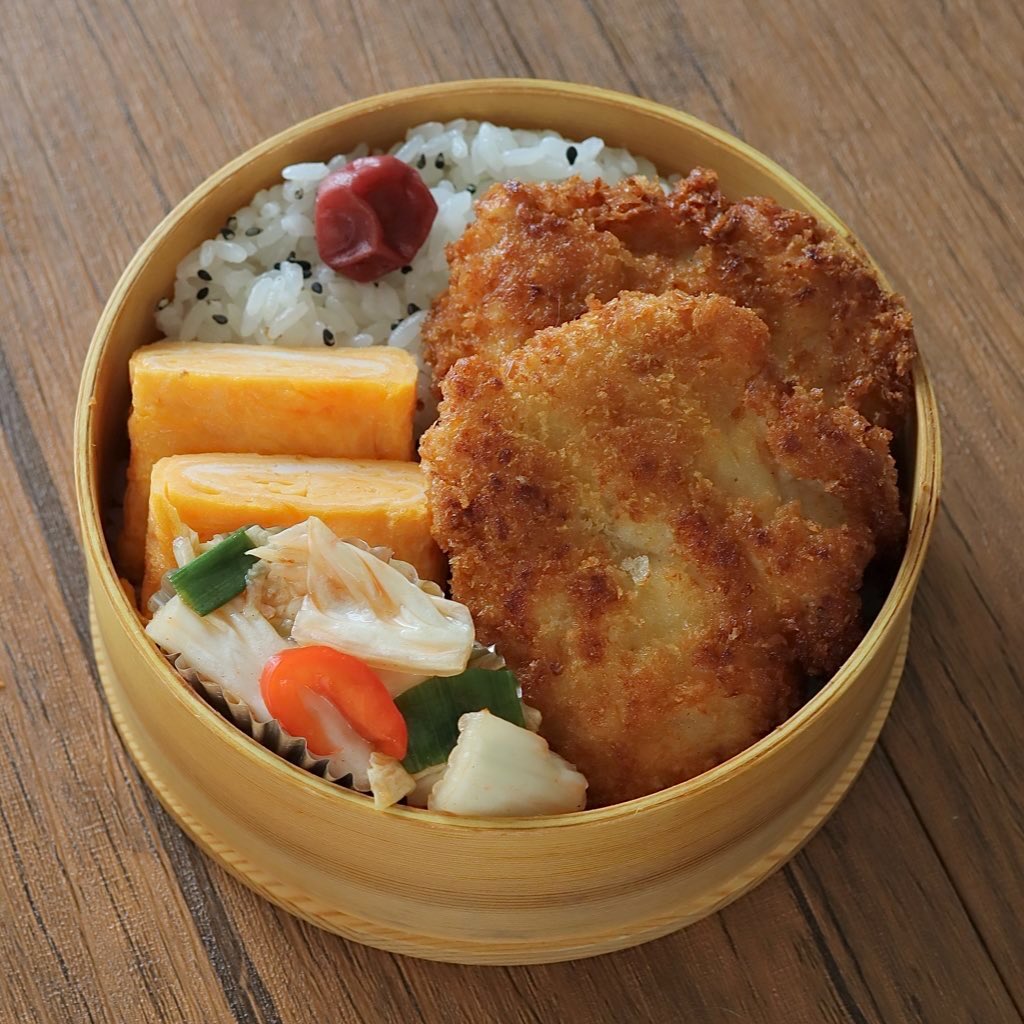 チキンカツと水キムチのお弁当