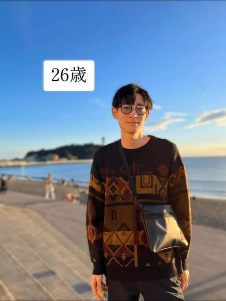 オシャレなサングラスとファッションをしている26歳