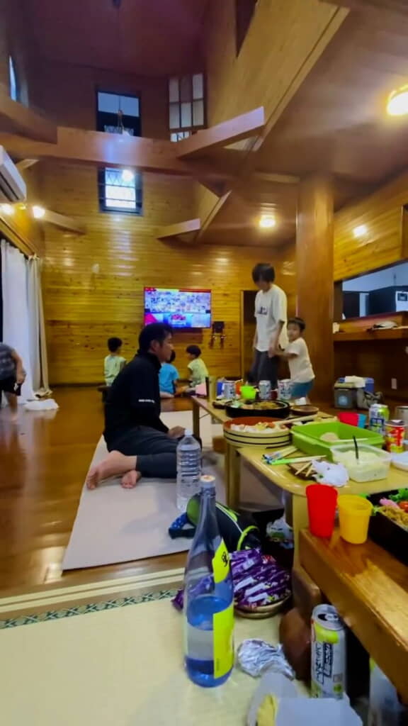 大人はお酒、子どもはテレビ