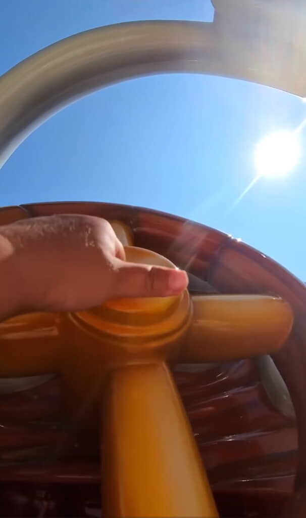 ミッキーの車も大きい！