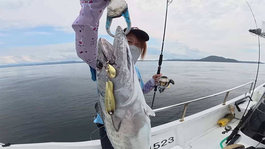 こっちゃんさんが立派なハガツオを釣り上げました