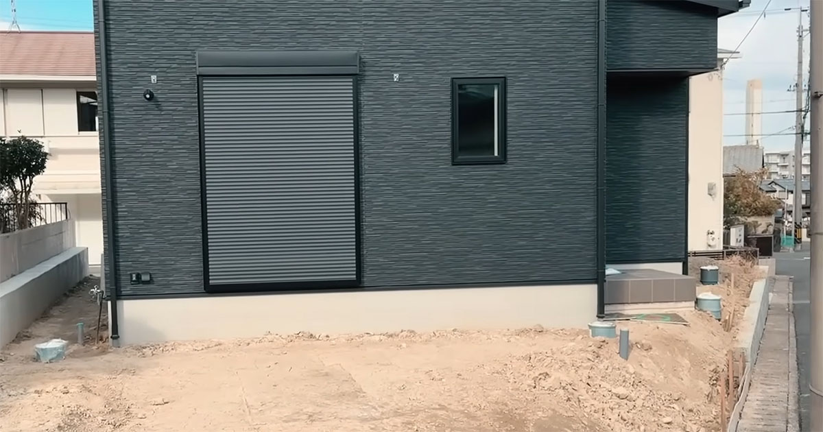 窓を開けると“丸見え”のリビング→プロが手掛けると……　憧れのスタイリッシュな外観に大変身！（1/3） | リフォーム・リノベーション・DIY ねとらぼ