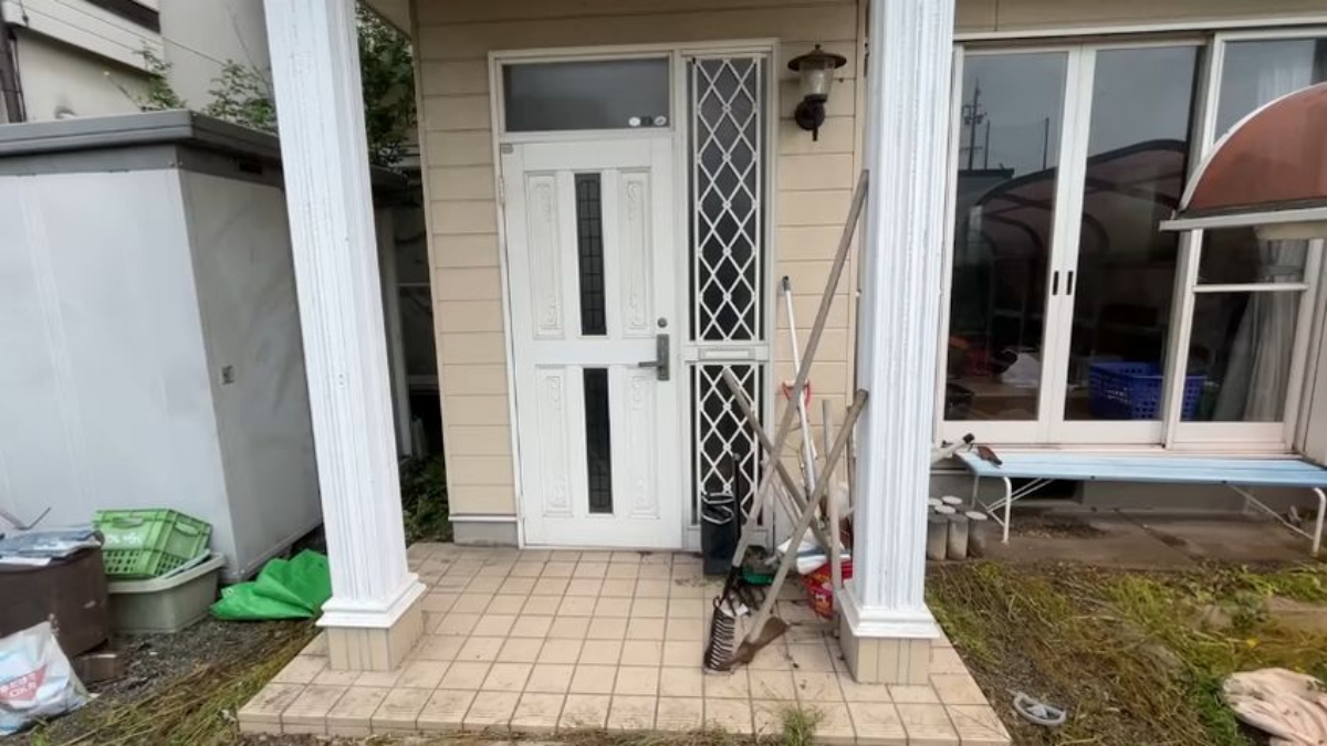 築30年の水没ハウスを100万円で購入したら……　ザクザク発見した思わぬお宝に驚き「ぐあああ！」「この家金持ちすぎるだろ」（1/3） | ライフスタイル ねとらぼ