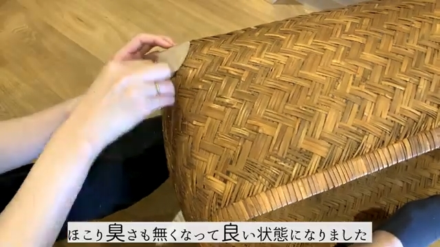 行李にレザーを手で縫い続ける