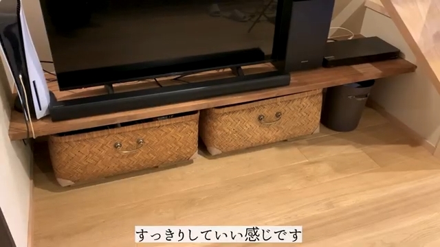 テレビ下のスペースに収納