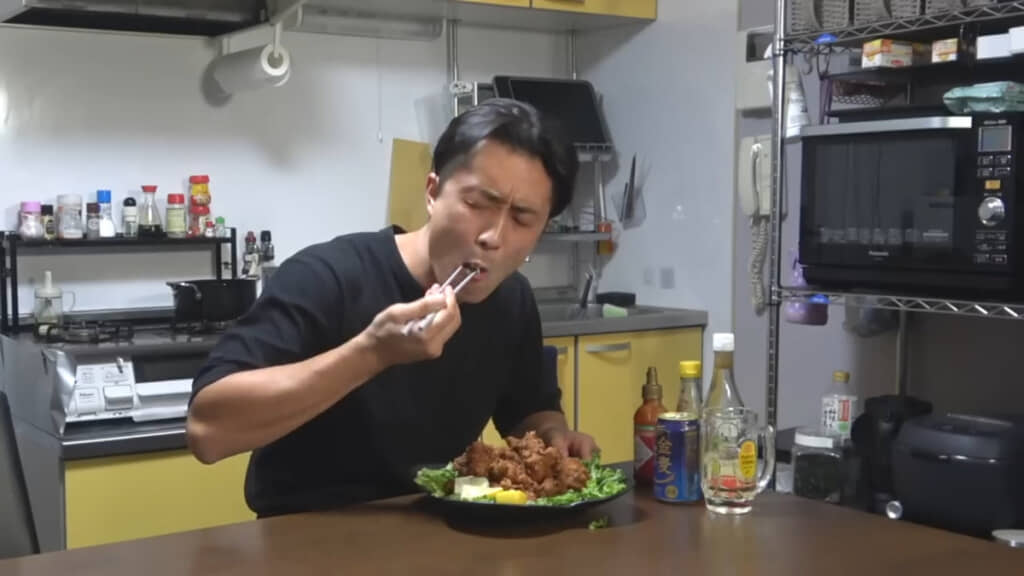 ひたすら唐揚げを食べて飲みまくる！