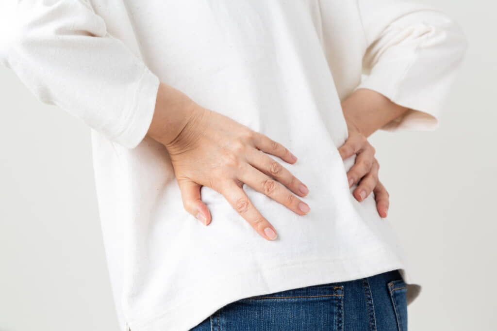 腰を痛めて寝込んでいた母が起きたら……（出典：PIXTA）