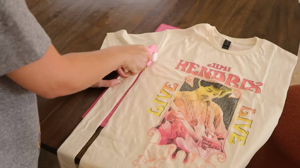 ロータリーカッターで両サイドを切り落とす