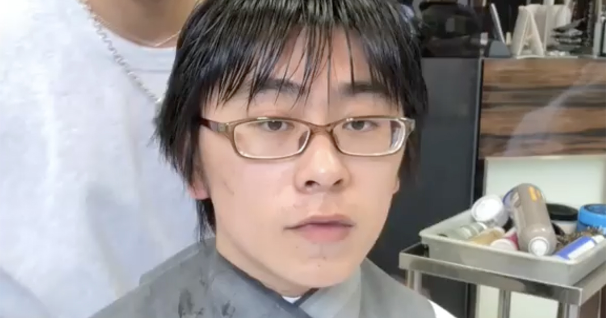 さえない印象の男性→人気美容師が本気を出し続け、7年後……「え？」「別人」　まさかの“現在の姿”に「人生を変えたあの方！」　（1/3） | 美容 ねとらぼ