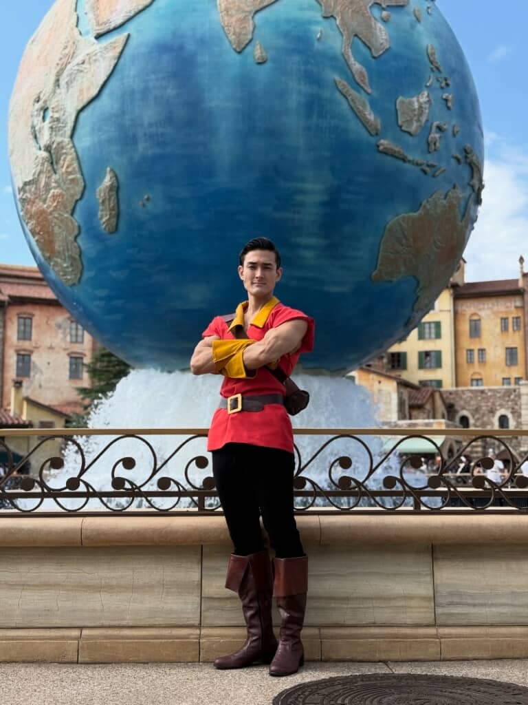 敵役とはいえ凛々しいガストン