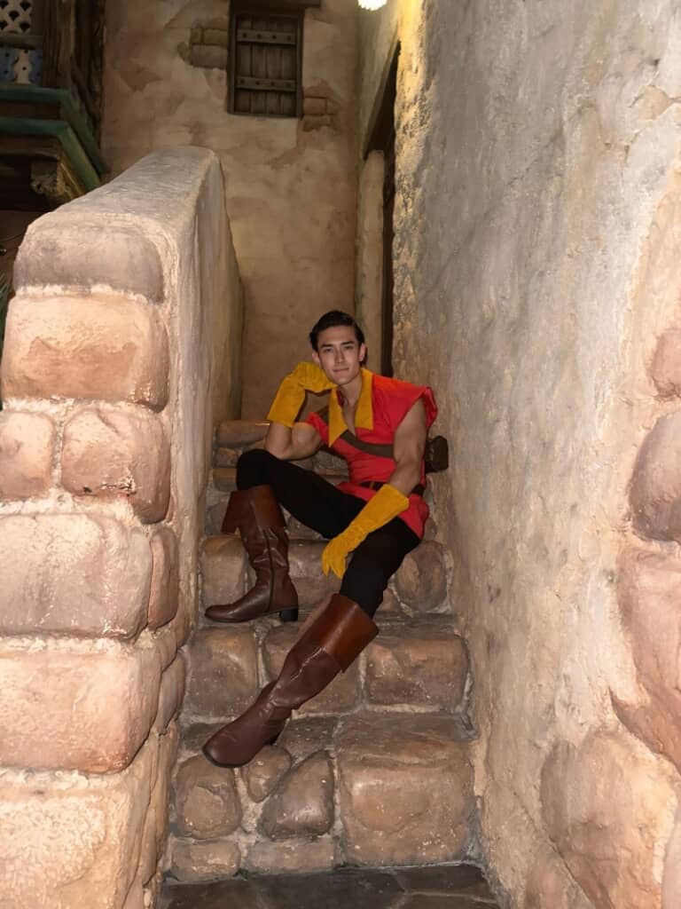 シュッとしているけど筋肉隆々なガストン